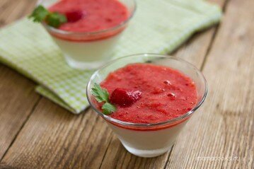 Десерт из кефира, желатина и ягод