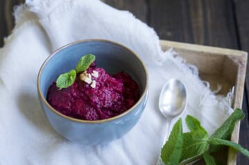 Салат со свеклой и черносливом - готовим ребенку